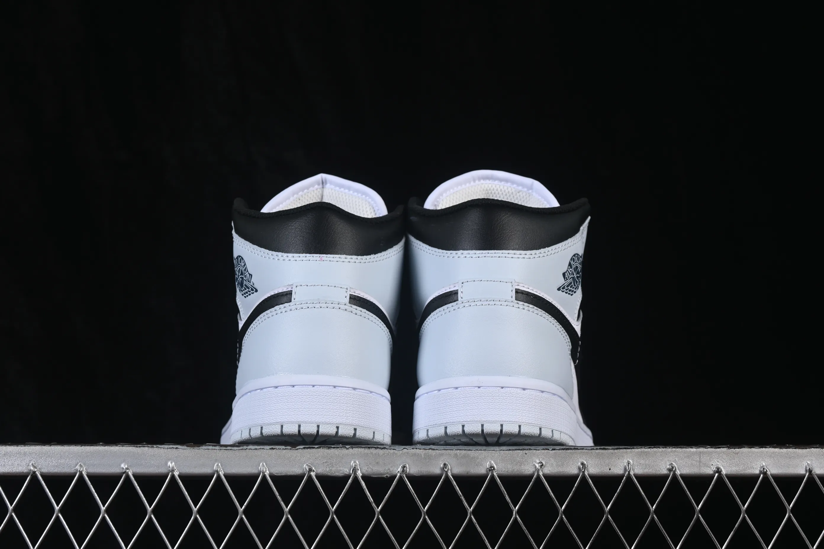 All categories Air Jordan Jordan series basketball shoes Air Jordan 1 Mid G version pure original Air Jordan 1 Mid AJ1 Joe 1 black and white gray mid-top cultural casual sneakers DQ8426-002